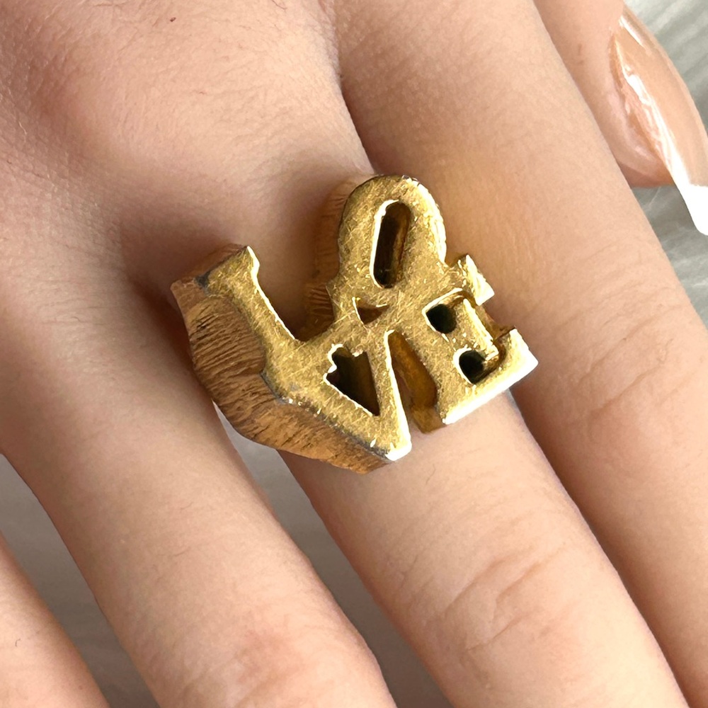 FABULOUS Vintage 60s Robert Indiana Pop Art Chunky Gold Tone LOVE Ring Size 6